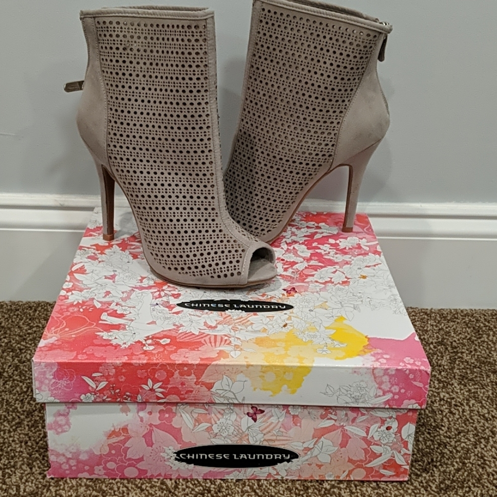 Chinese Laundry Micro suede grey booties
